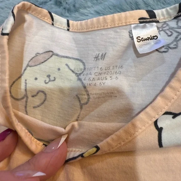 H&M Girls Long-sleeved Tops Unicorn and Hello Kitty Design Size 5T - Picture 8 of 9